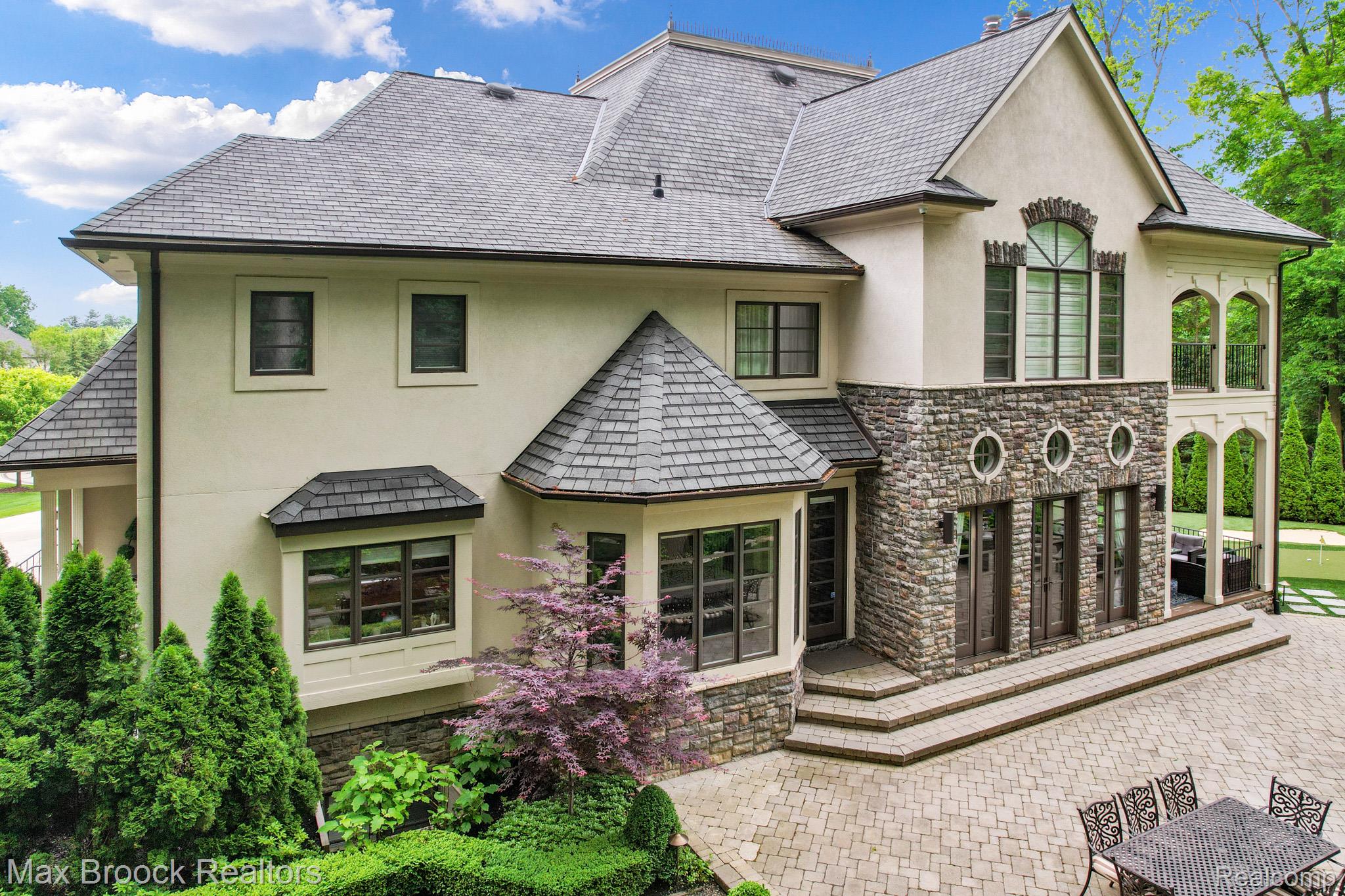 3185 Saint James Court