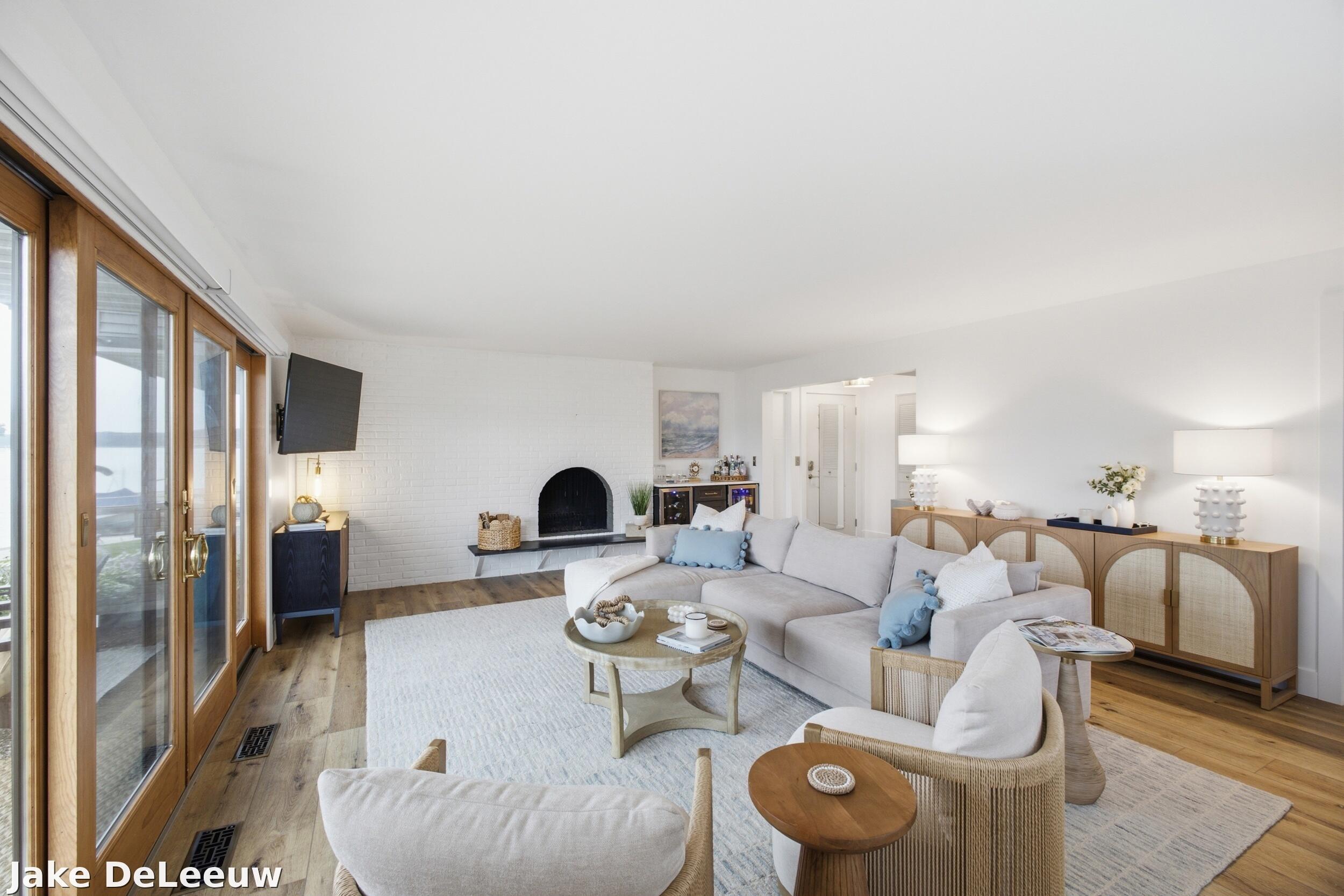 400 Lakeview Court 01A
