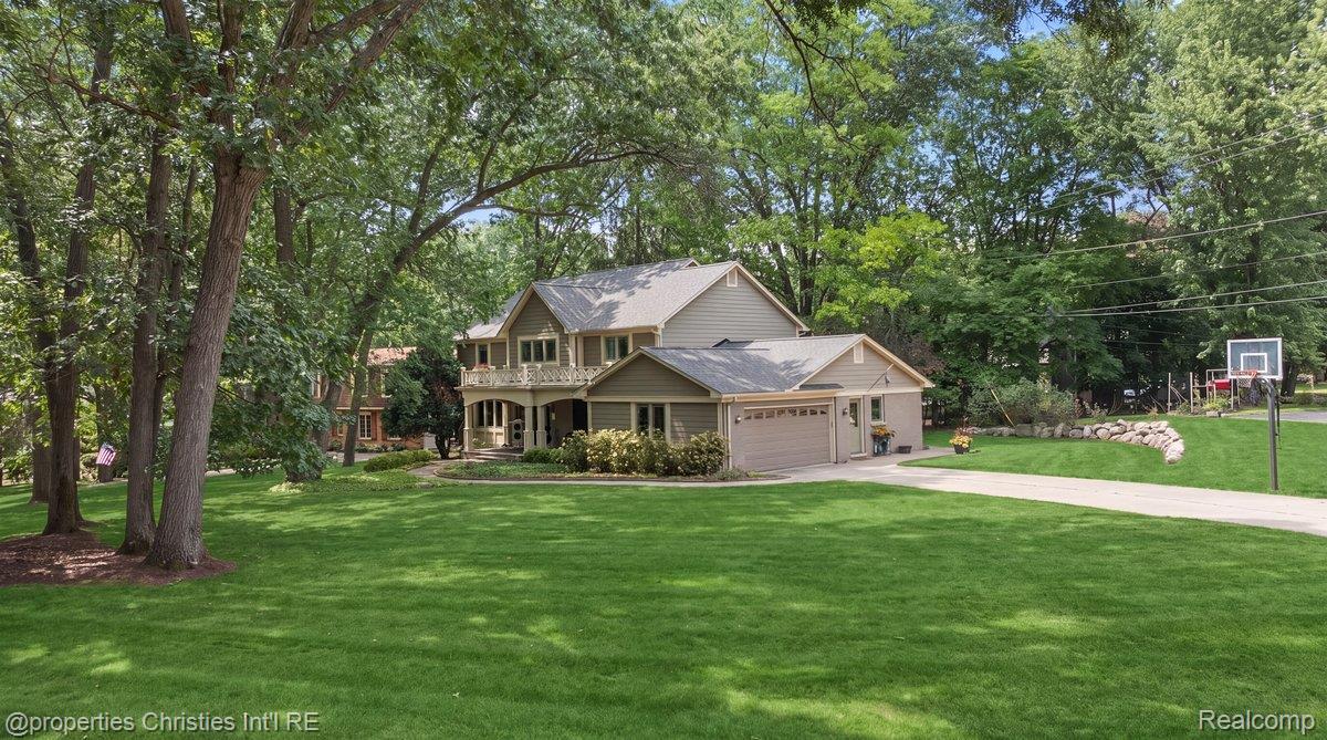 945 Peach Blossom Court