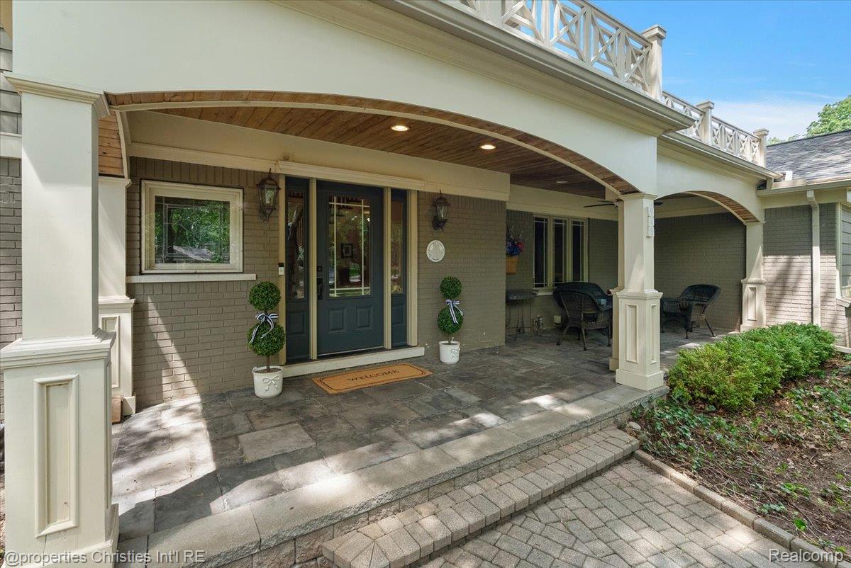 945 Peach Blossom Court