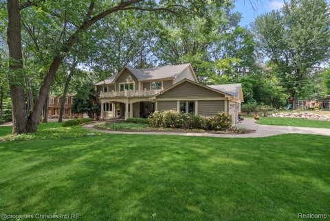 Photo of 945 Peach Blossom Court, Rochester Hills City, MI 48306 (MLS # 20261061240)