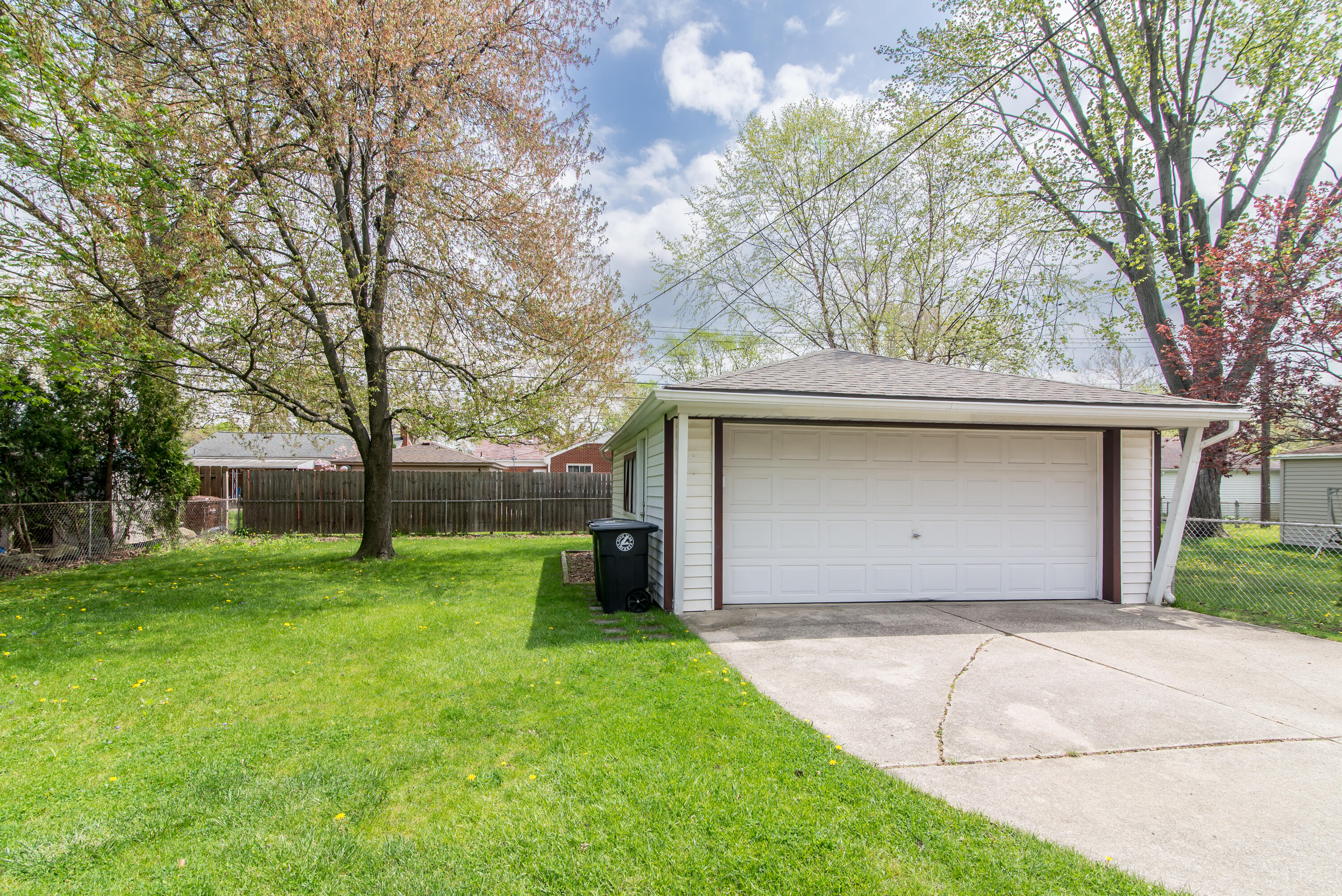 9032 Sunbury