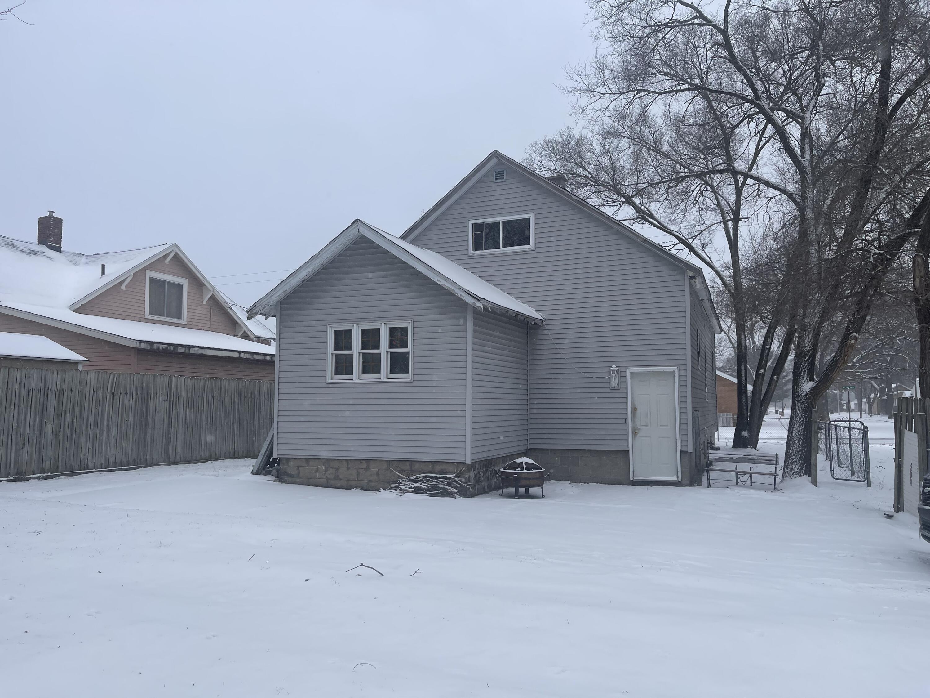 1045 E Forest Avenue