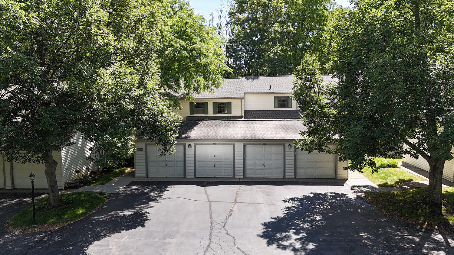 3819 Greenleaf Circle
