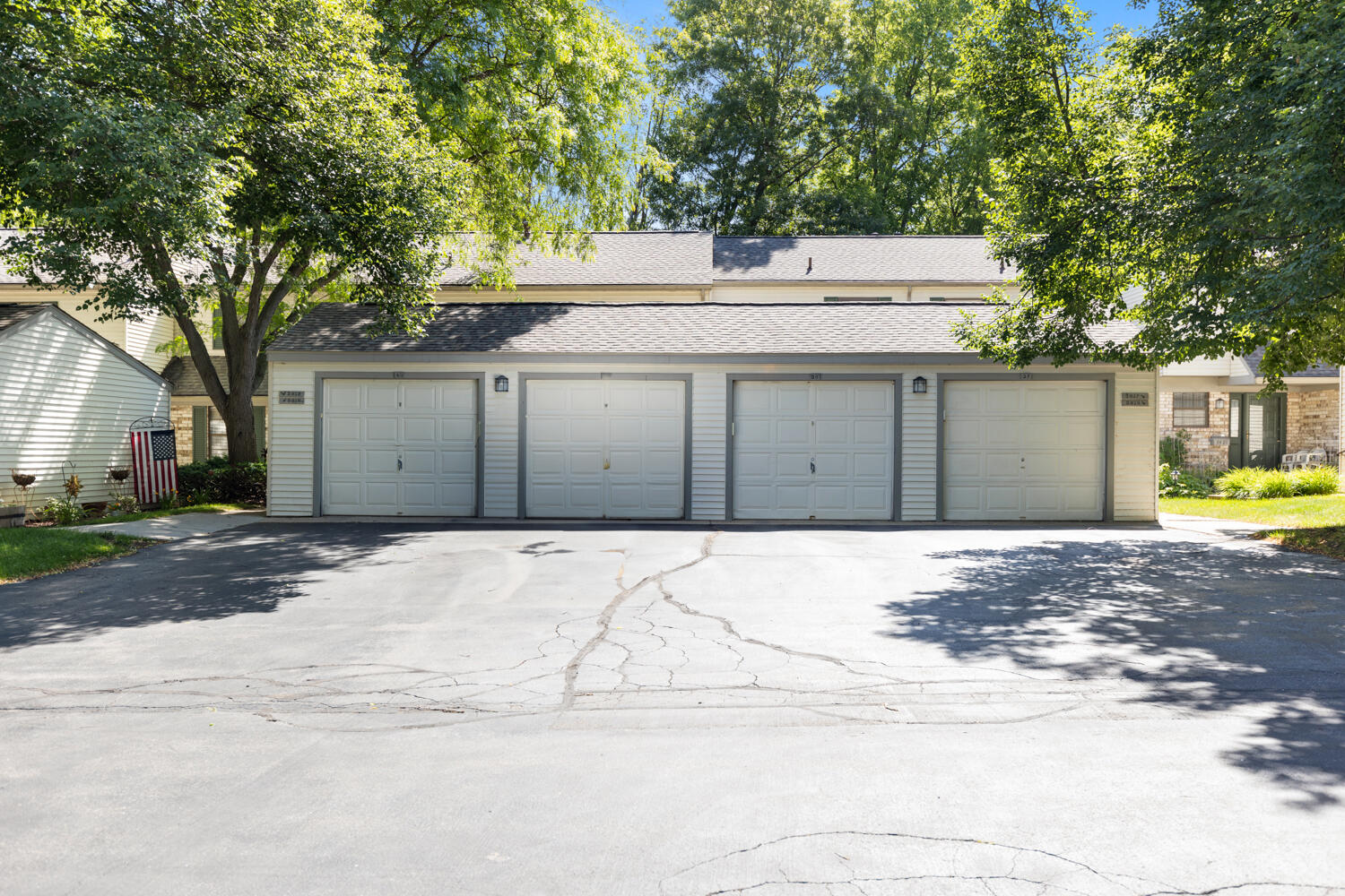 3819 Greenleaf Circle