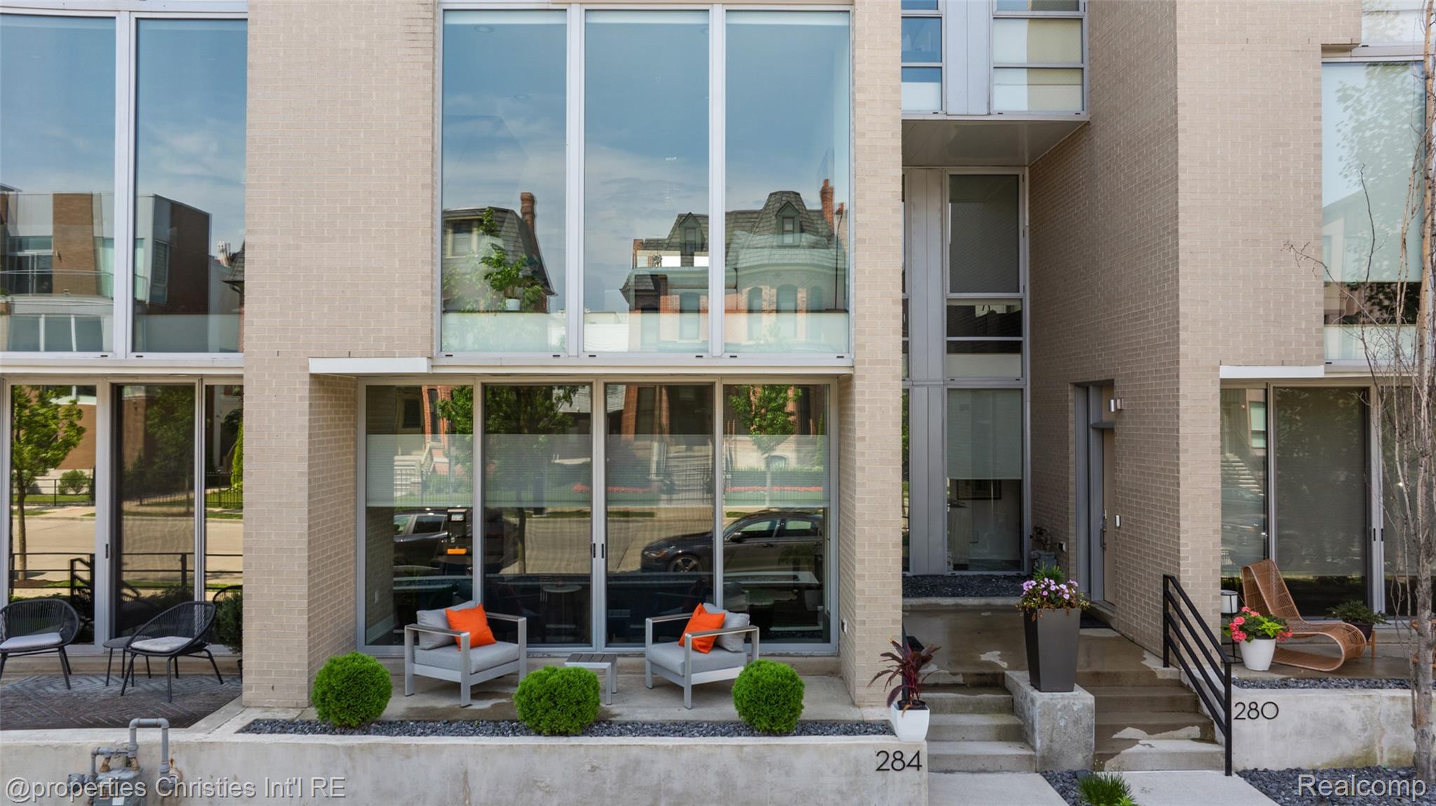 284 Alfred Street