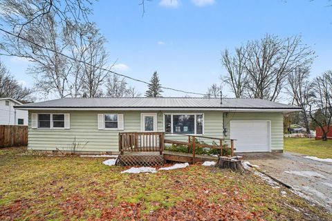 303 Orchard Avenue Clare City MI 48617