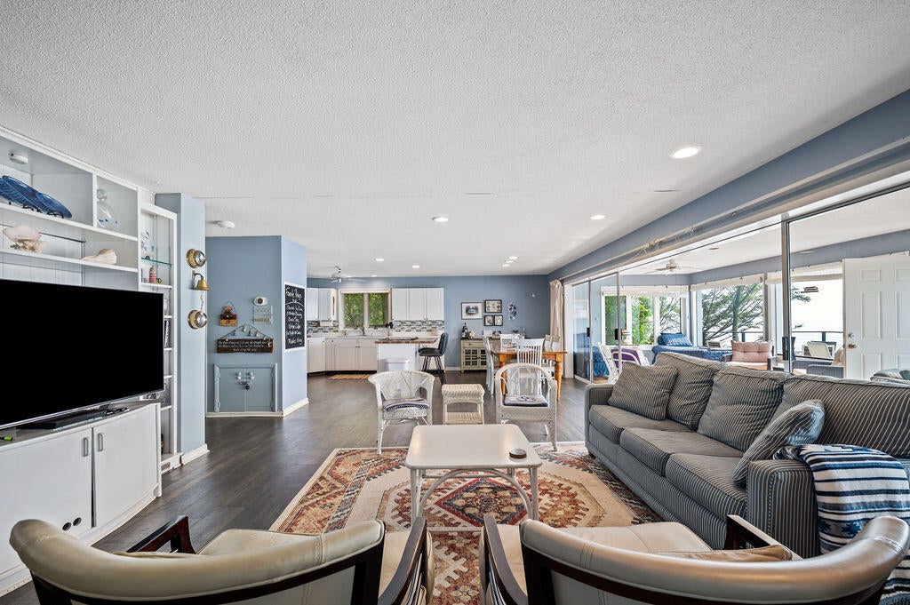 1140 Edgewater Terrace