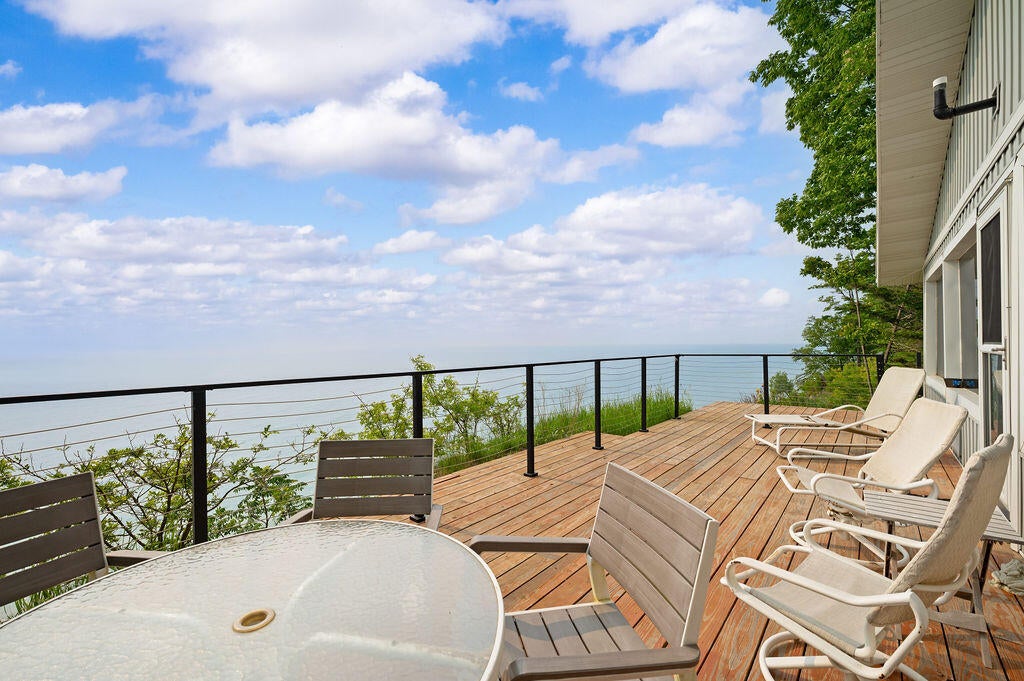 1140 Edgewater Terrace