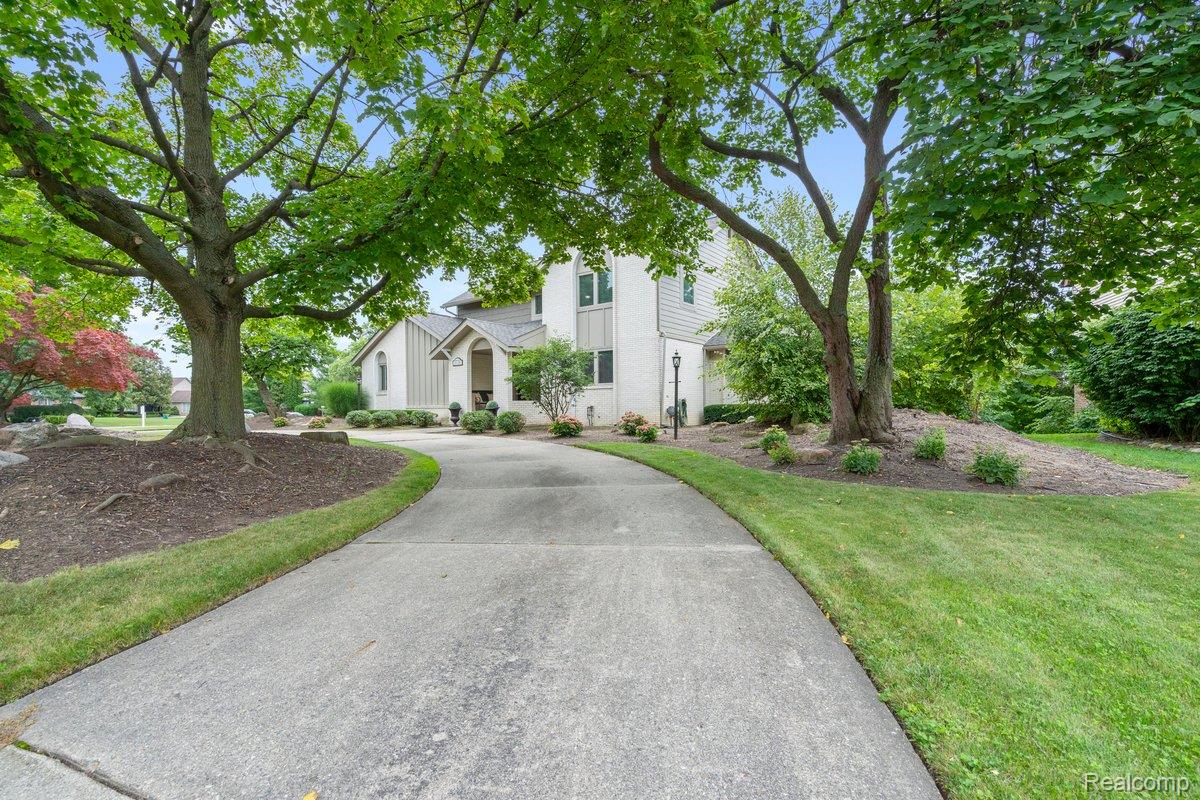 37735 River Bend