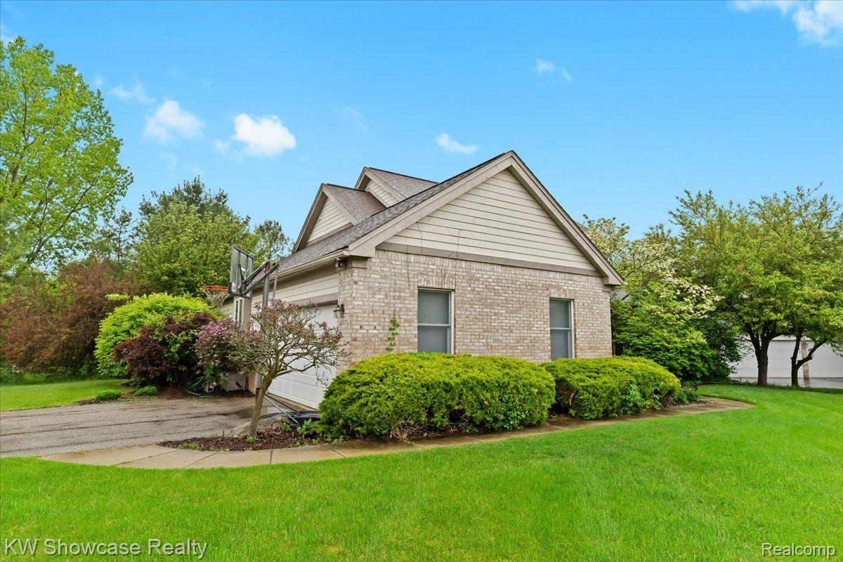 4870 LYTHAM Lane