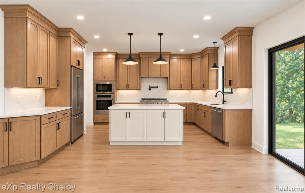 792 W Long Lake Road