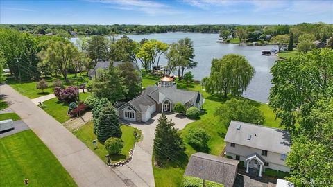 3337 ALCO Drive Waterford Charter Township MI 48329