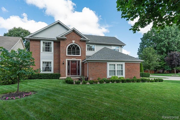 13853 WELLINGTON DR, STERLING HEIGHTS, MI 48313 - Image dd67d424819542b6fbc710a80d20bef6/1924653935