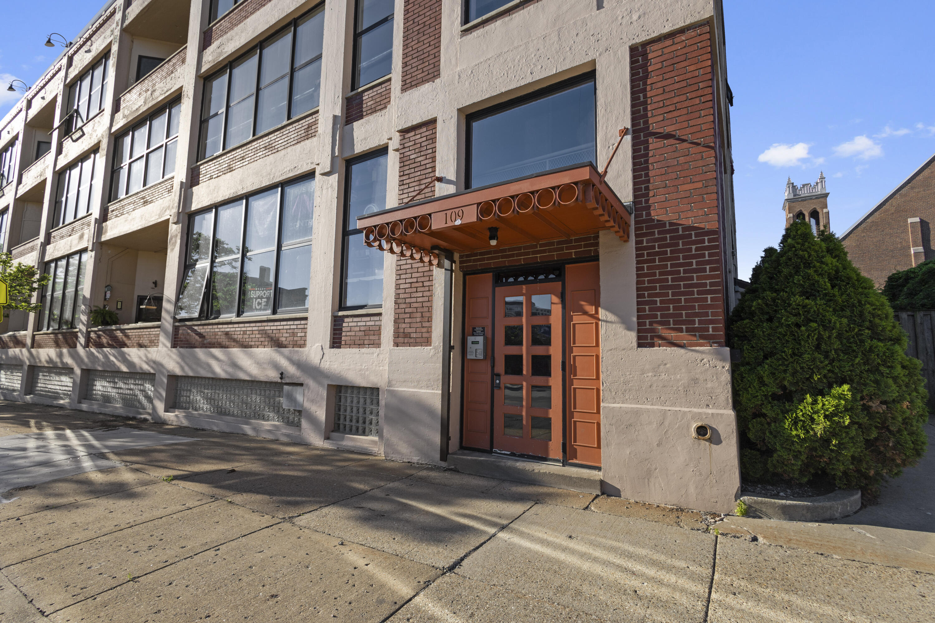 109 W Washington Avenue 20