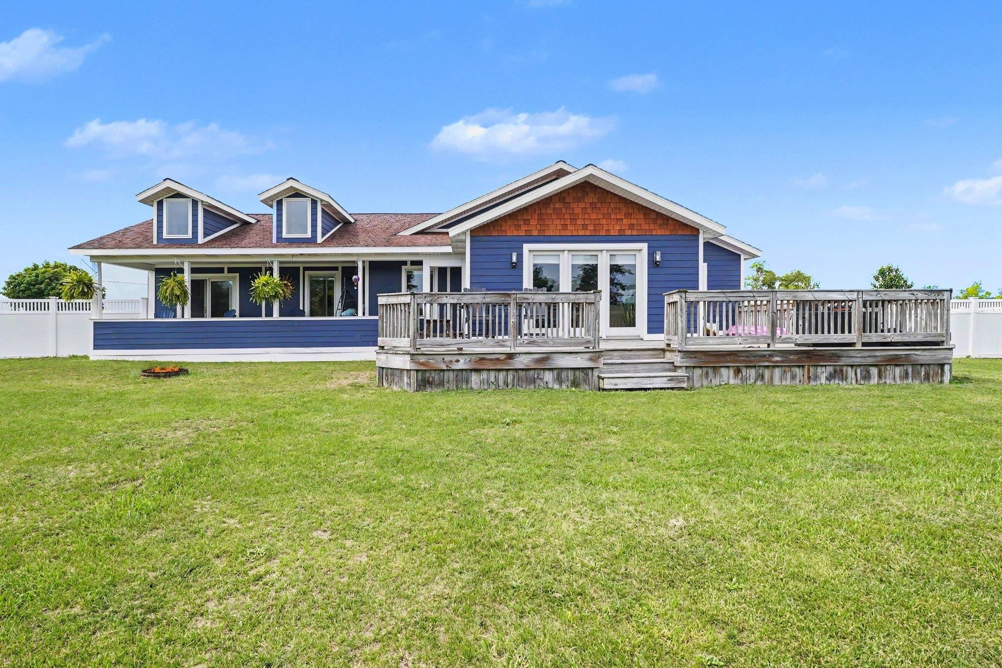 2210 E Lola Lane