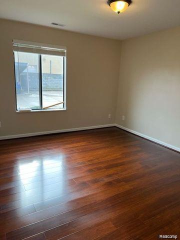 Fraser City, Michigan 48026, United States, 2 Bedrooms Bedrooms, ,2 BathroomsBathrooms,Residential,Active,185073