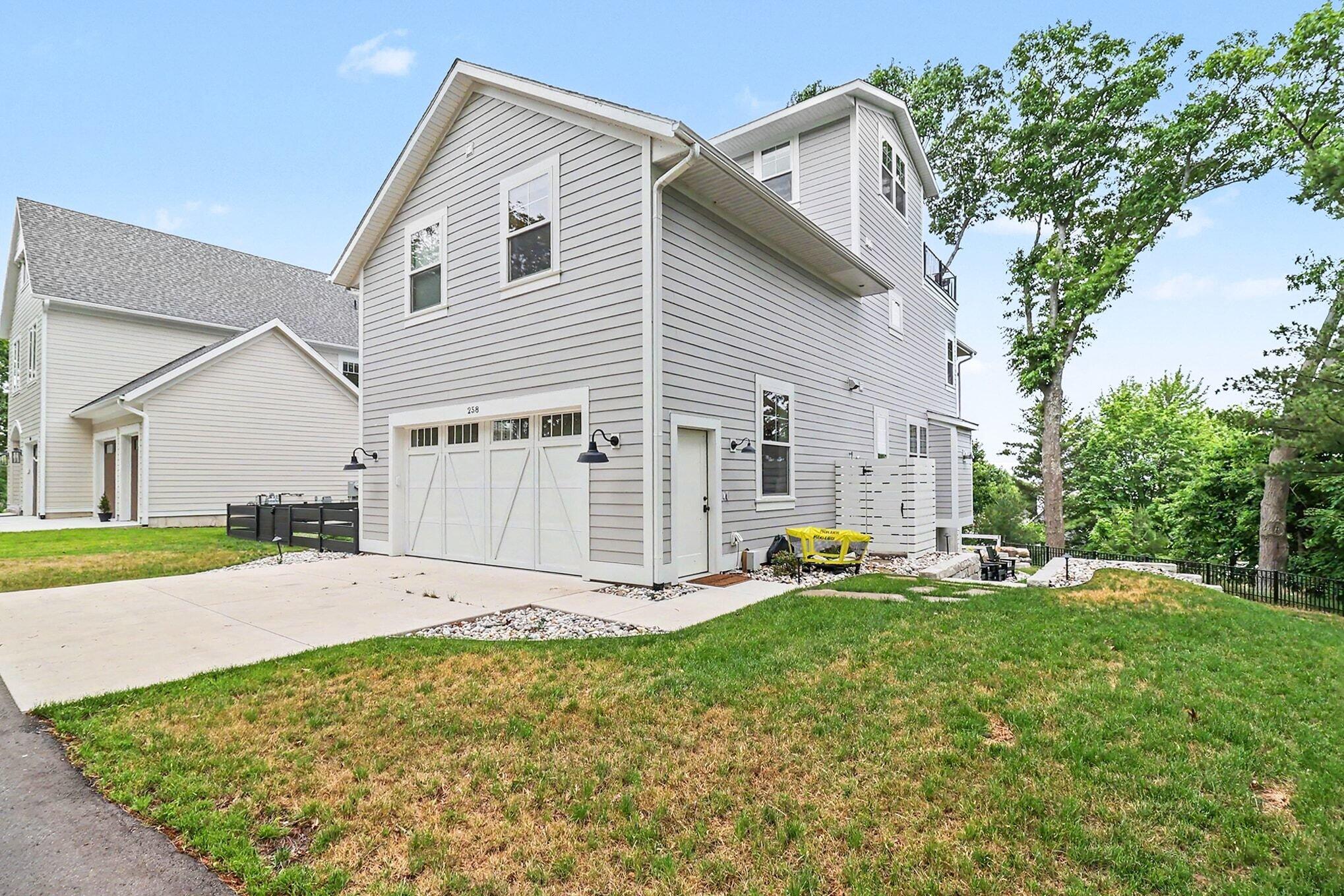 258 W Lowell Street