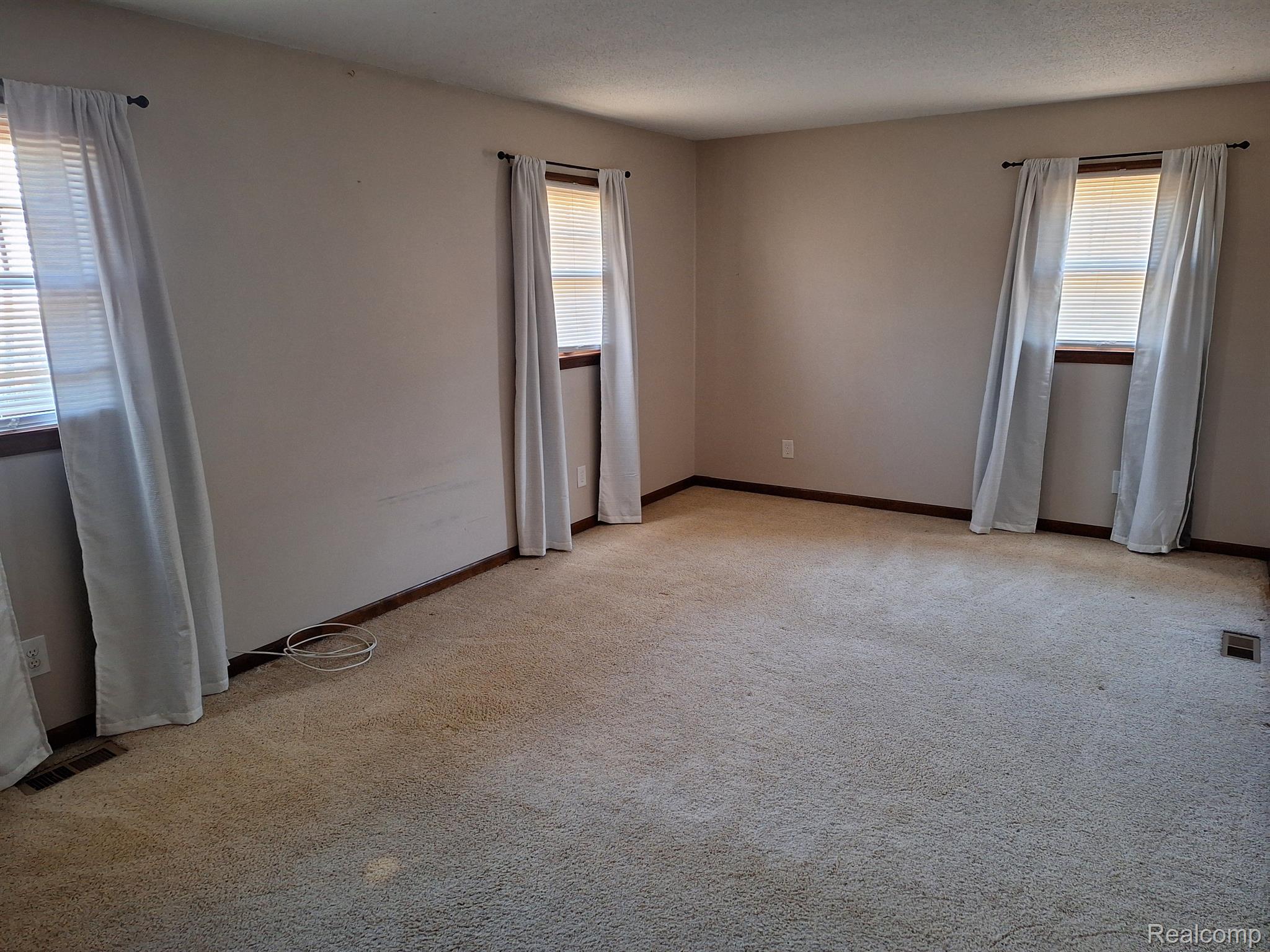 610 W 4th Street, Royal Oak, MI 48067 — MLS #20261042913 — photo 15 of 21