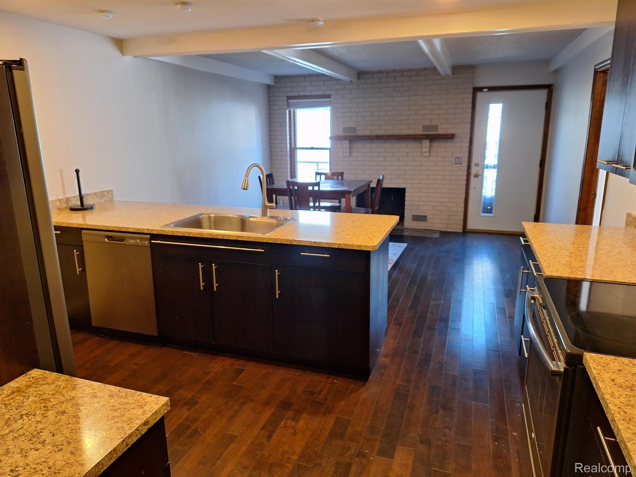 610 W 4TH Street