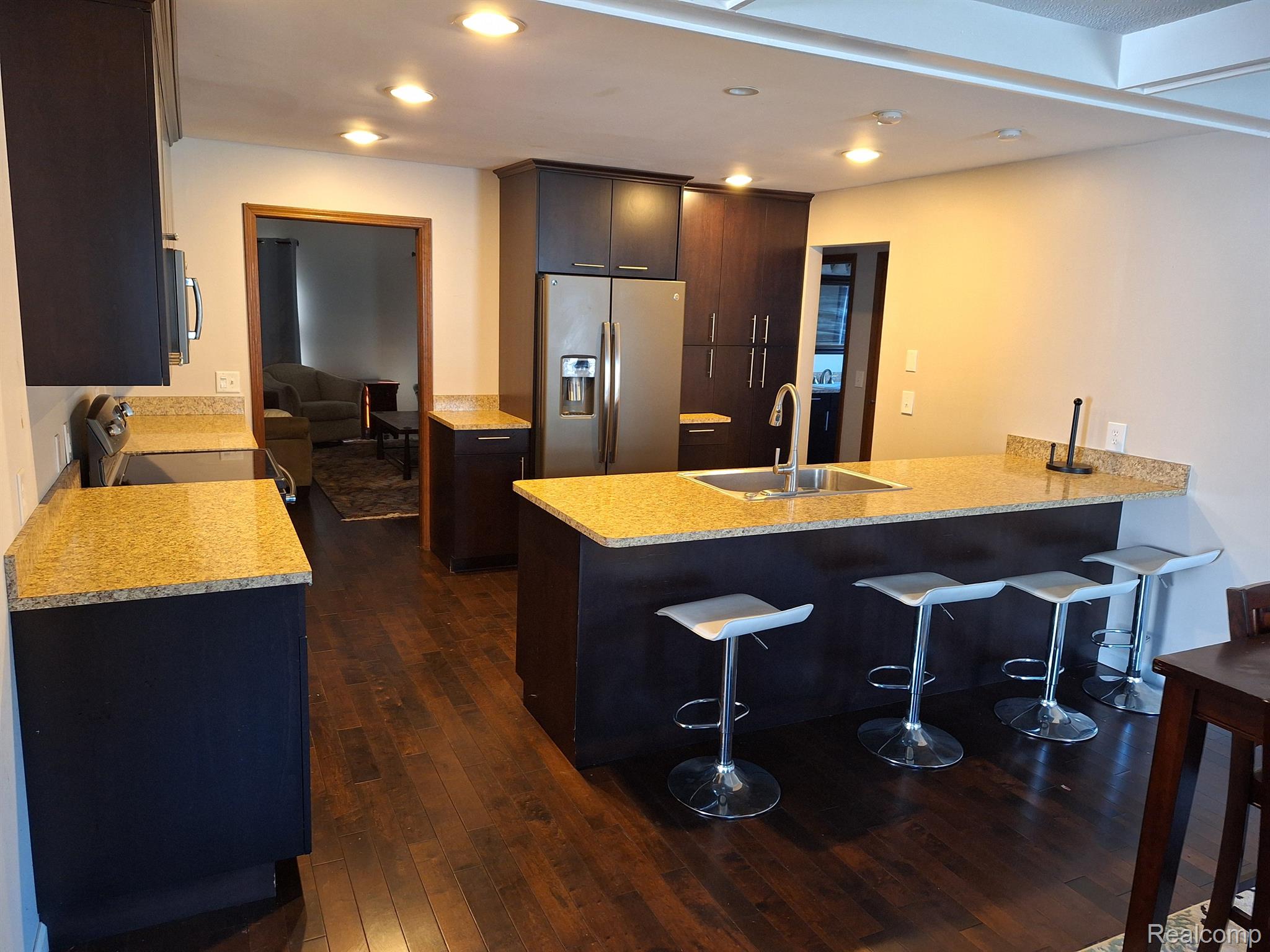 610 W 4th Street, Royal Oak, MI 48067 — MLS #20261042913 — photo 6 of 21