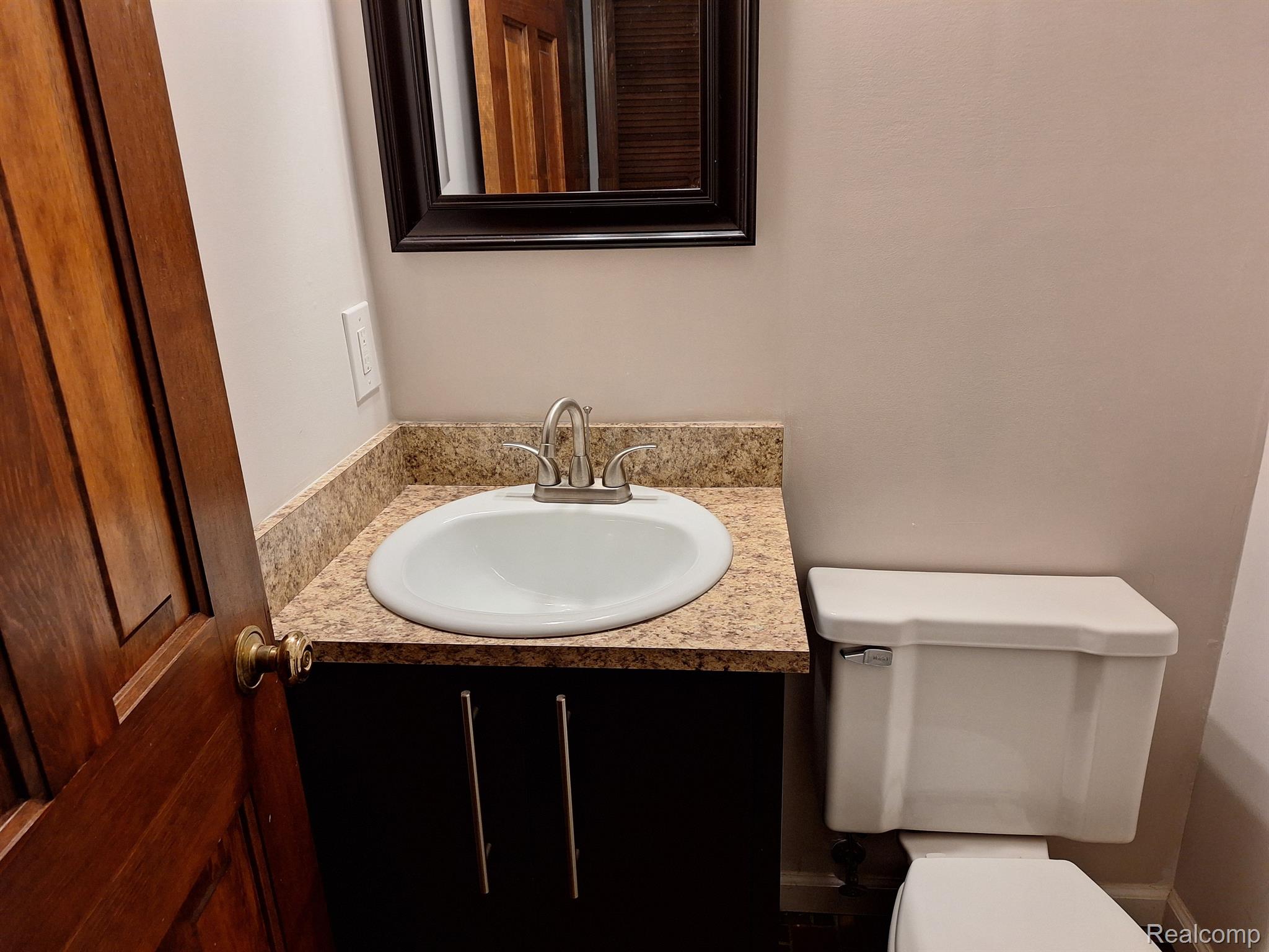 610 W 4th Street, Royal Oak, MI 48067 — MLS #20261042913 — photo 11 of 21
