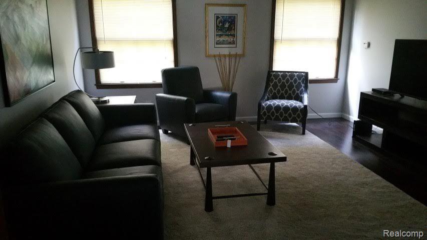 610 W 4TH Street