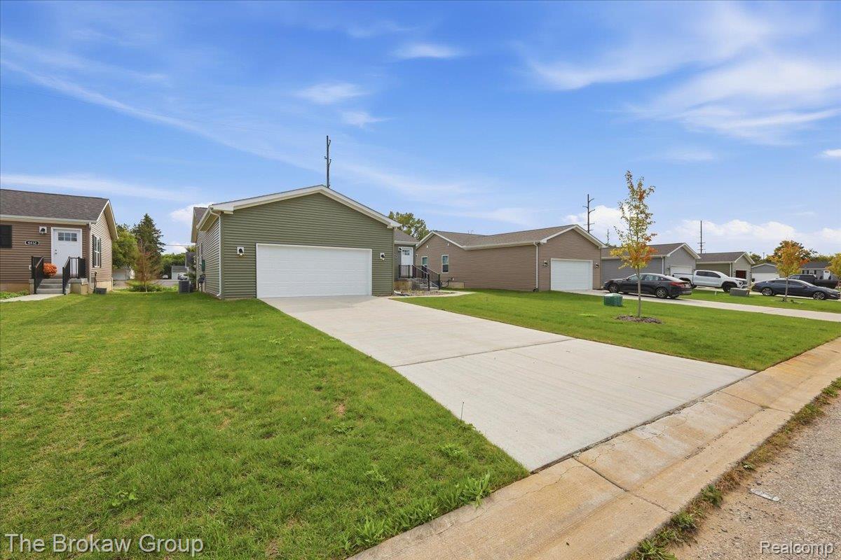 4426 Maple Leaf Trail