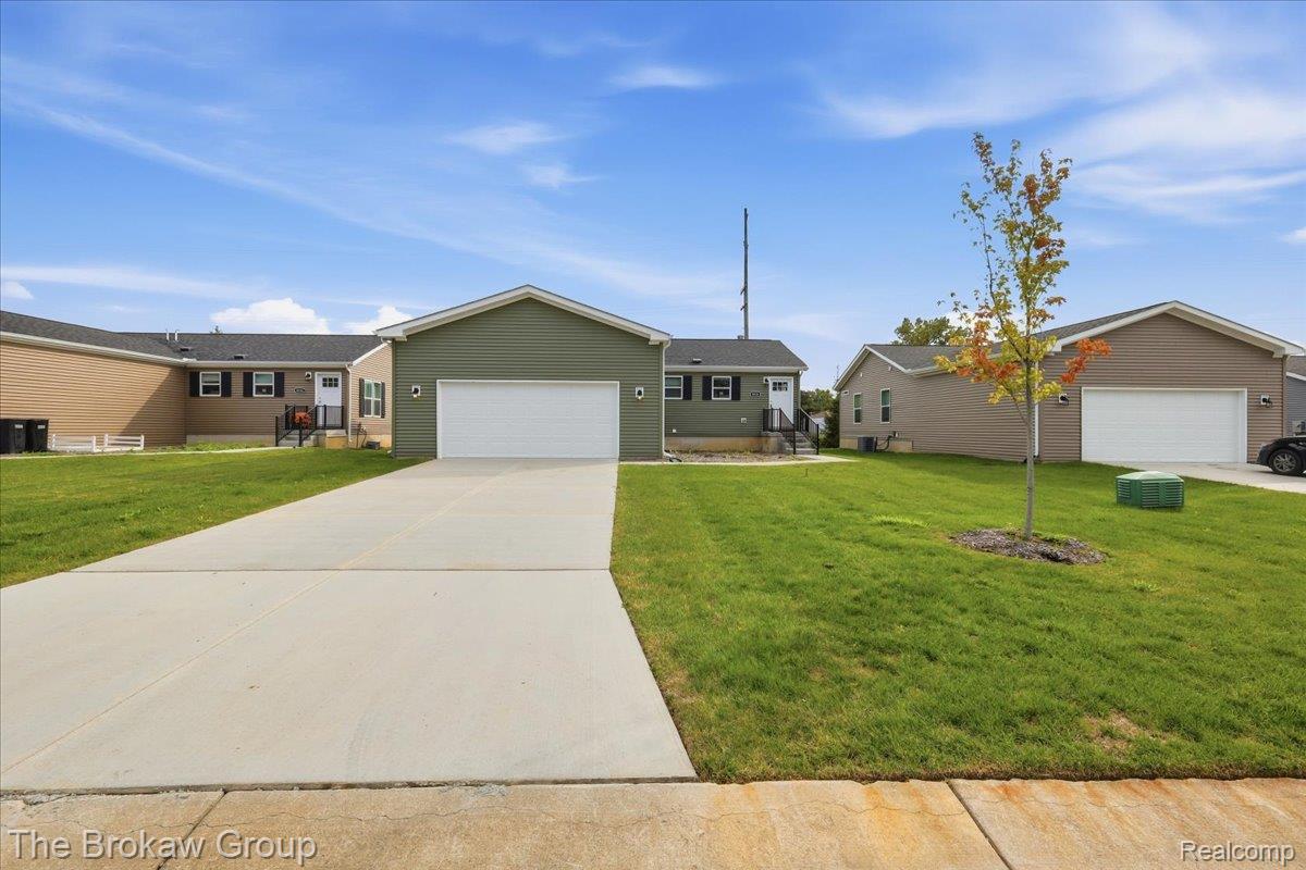 4426 Maple Leaf Trail