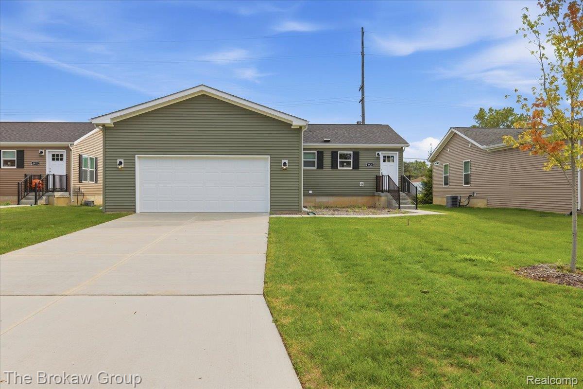 4426 Maple Leaf Trail