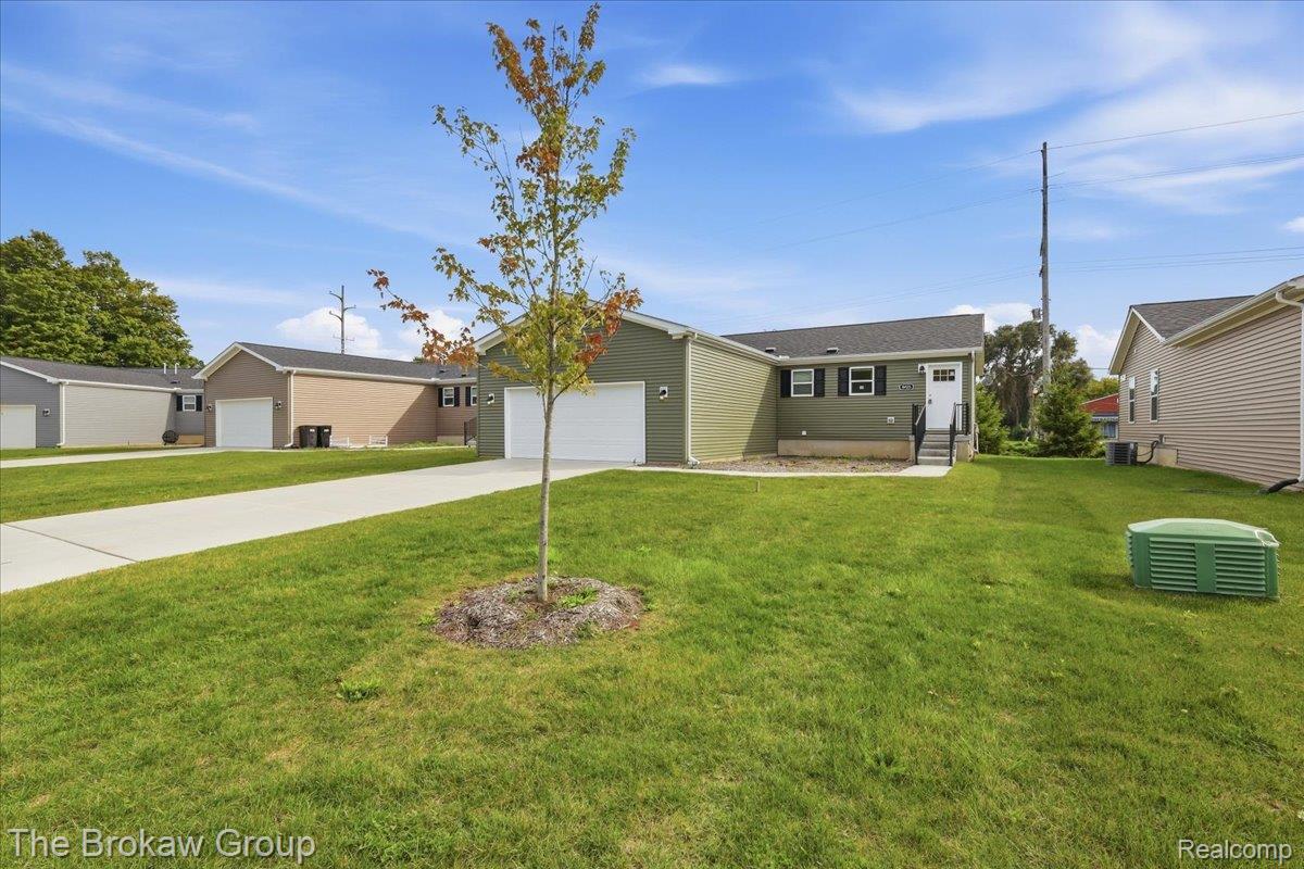 4426 Maple Leaf Trail