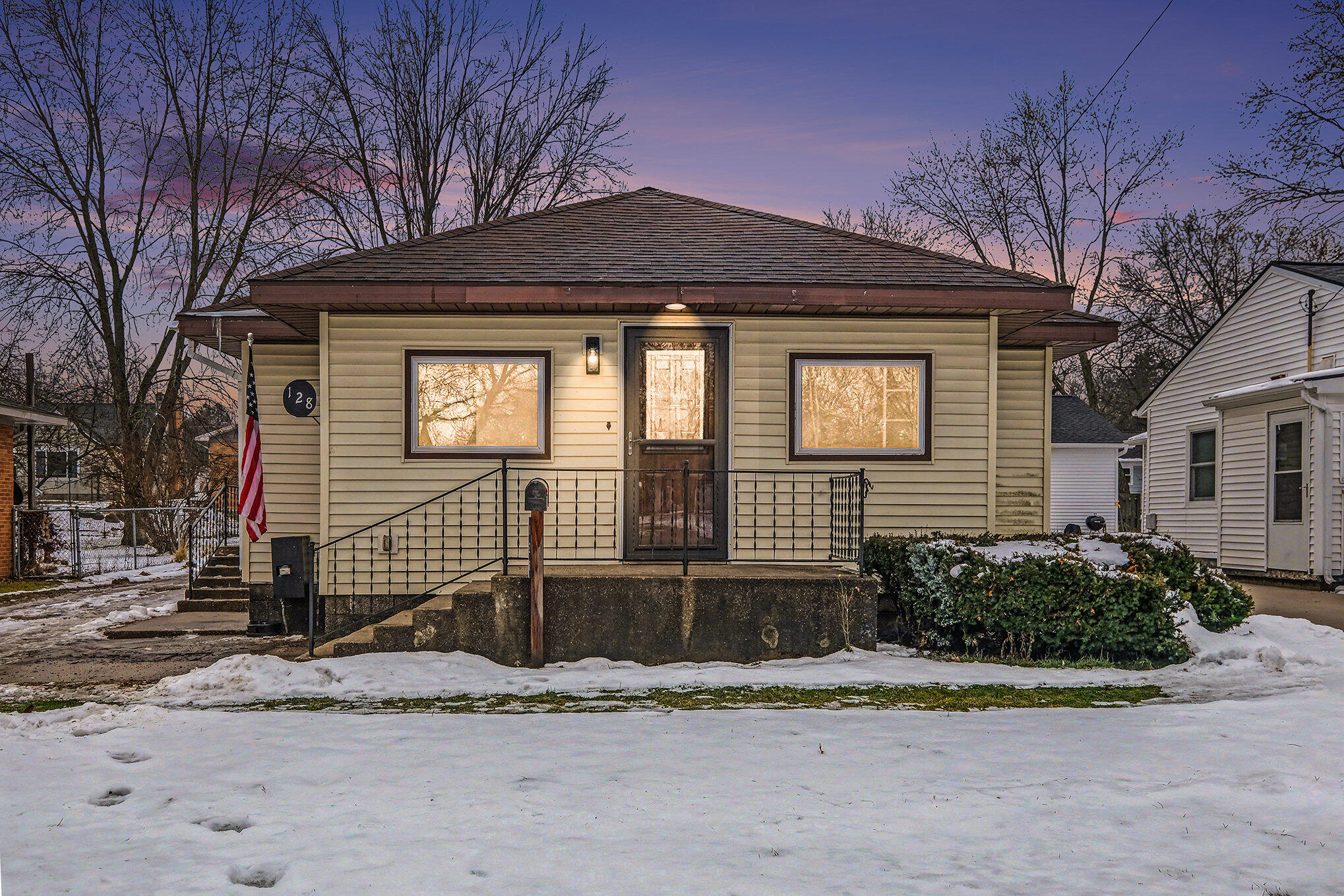 128 W Averill Street