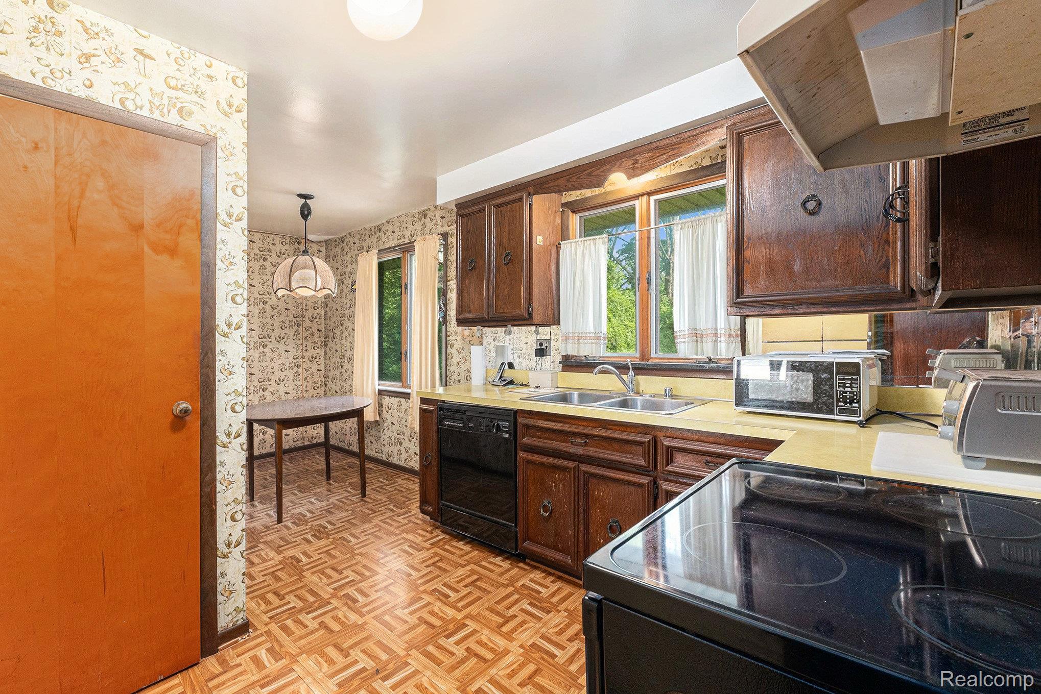 306 W 13 Mile Road