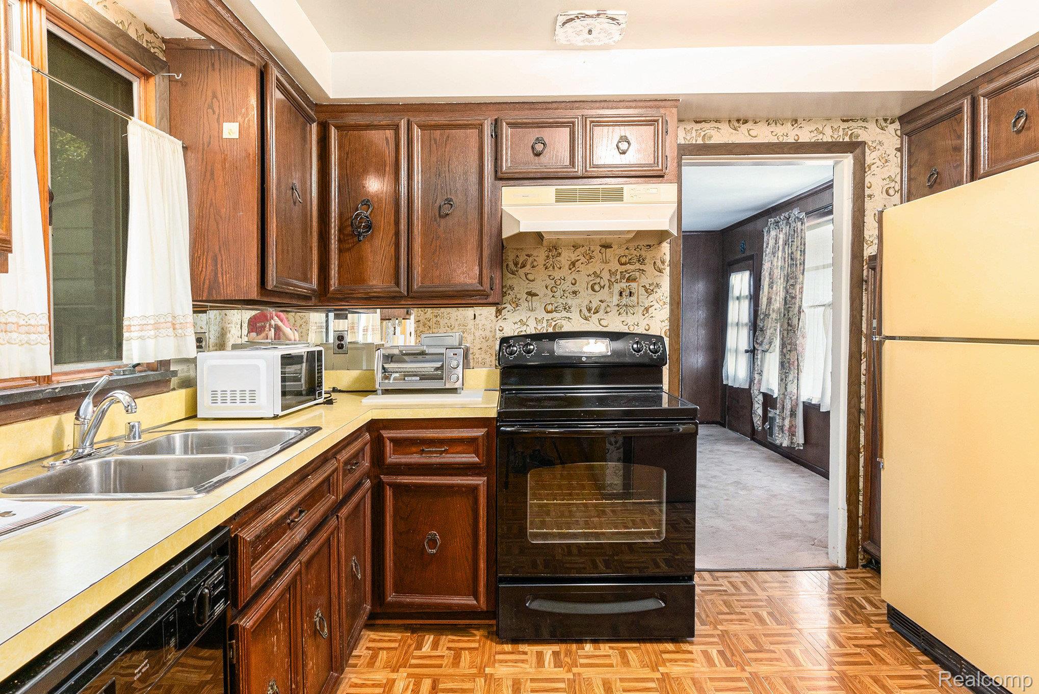 306 W 13 Mile Road