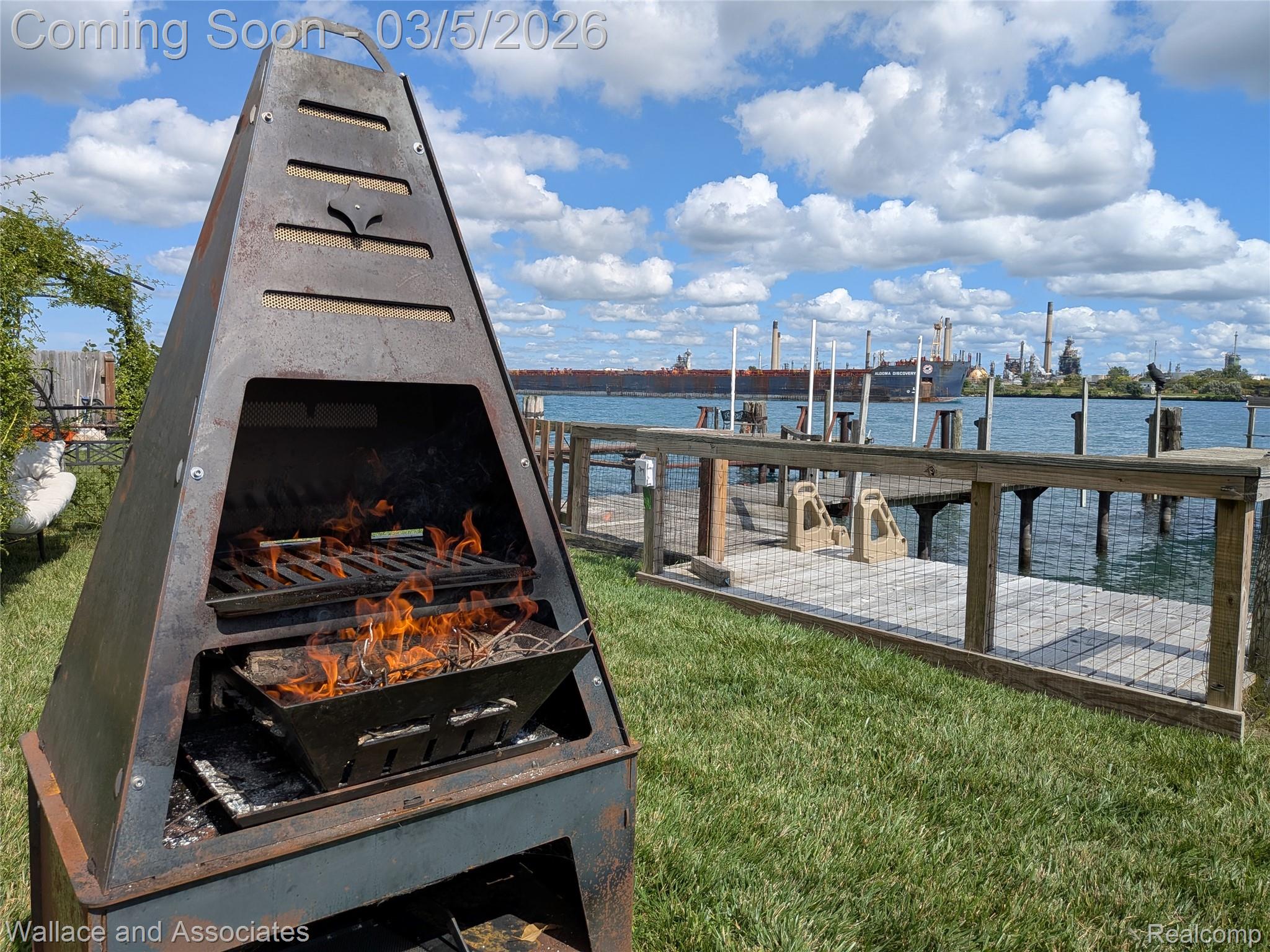 2712 Military Street