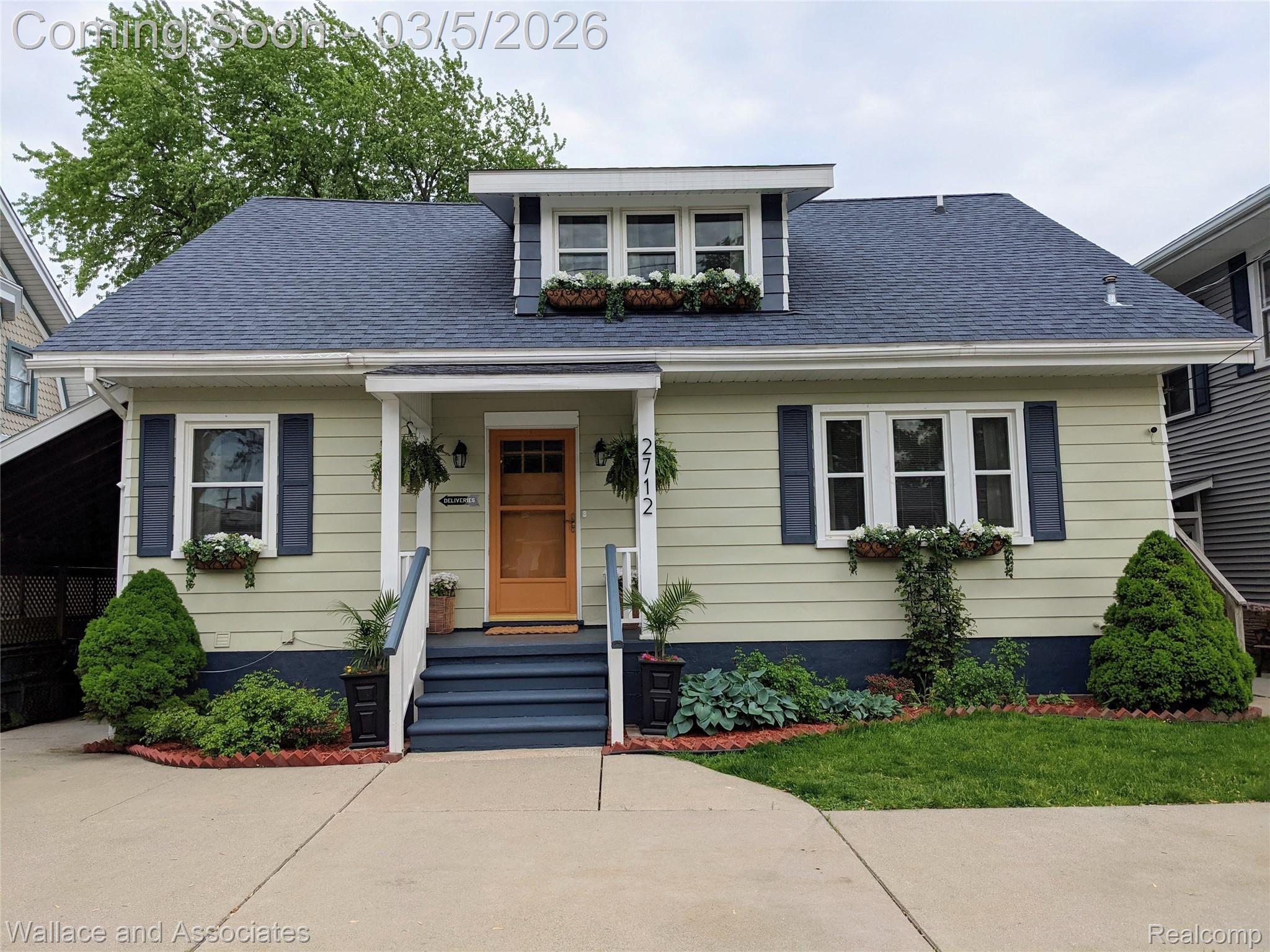 2712 Military Street