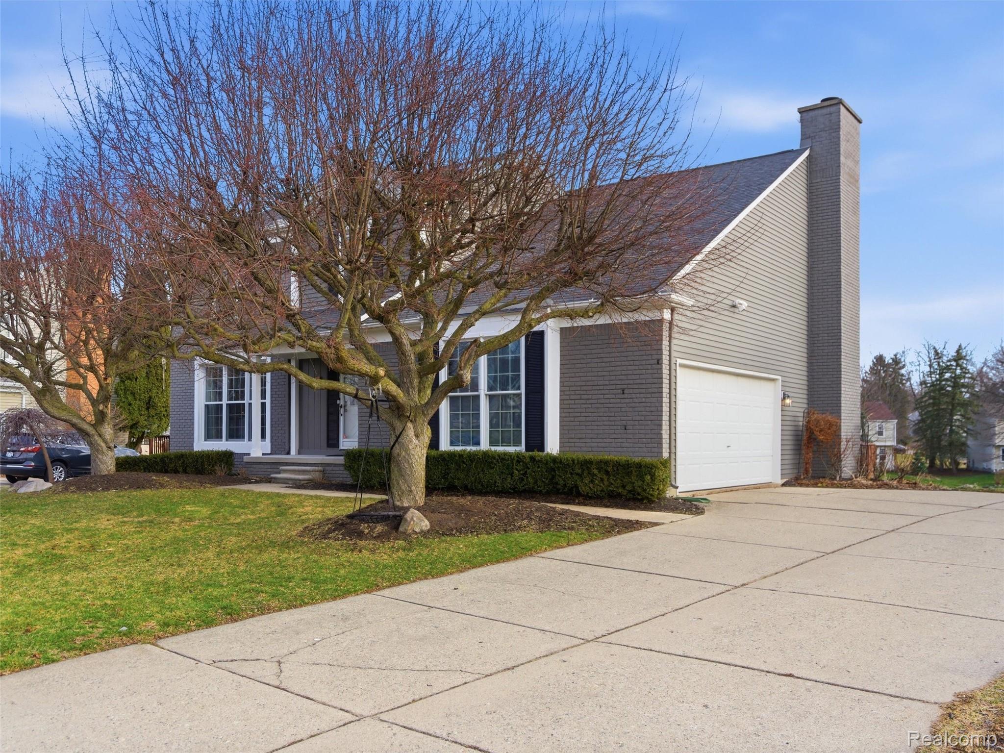 2000 Stonington Court