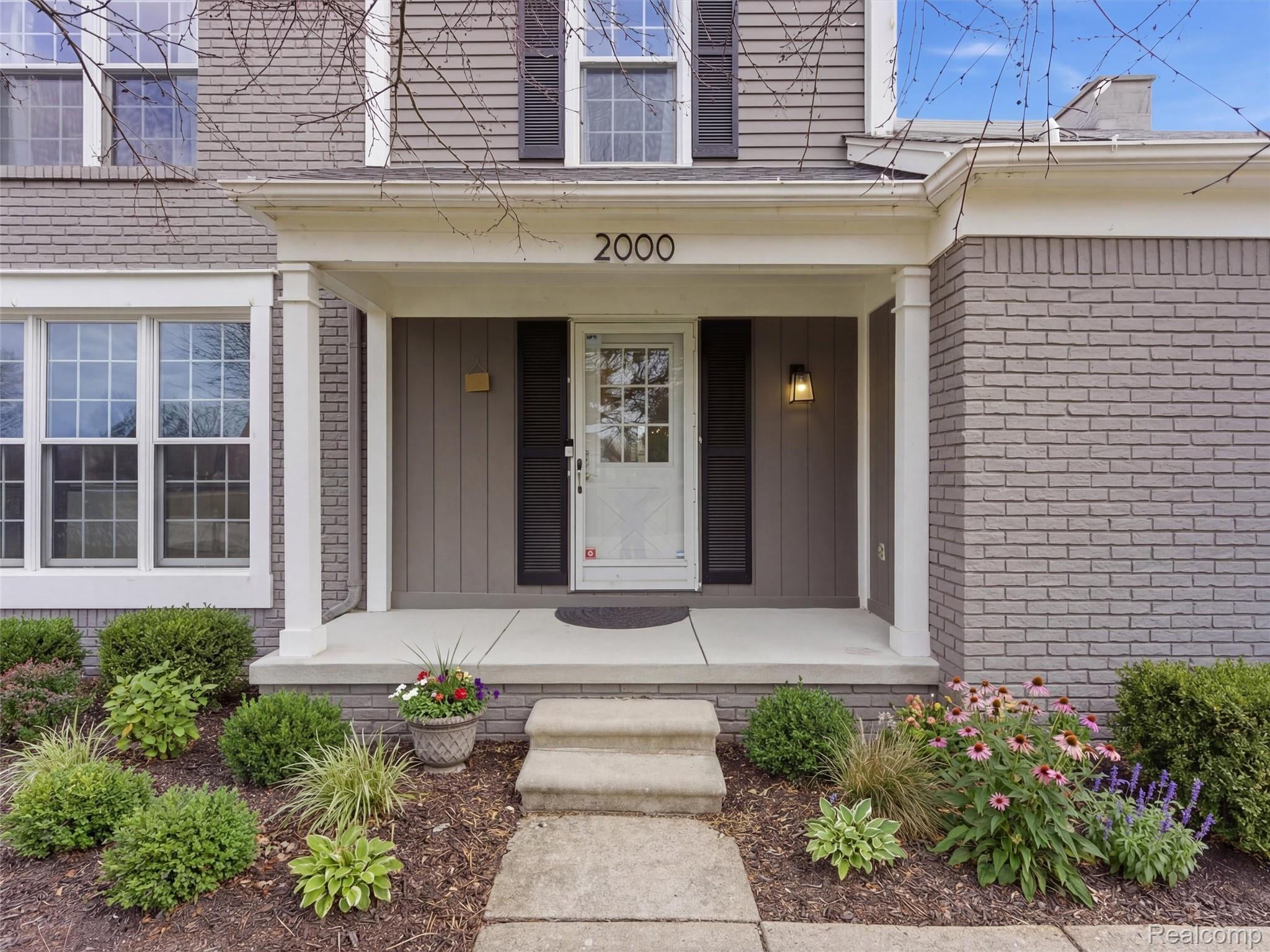 2000 Stonington Court