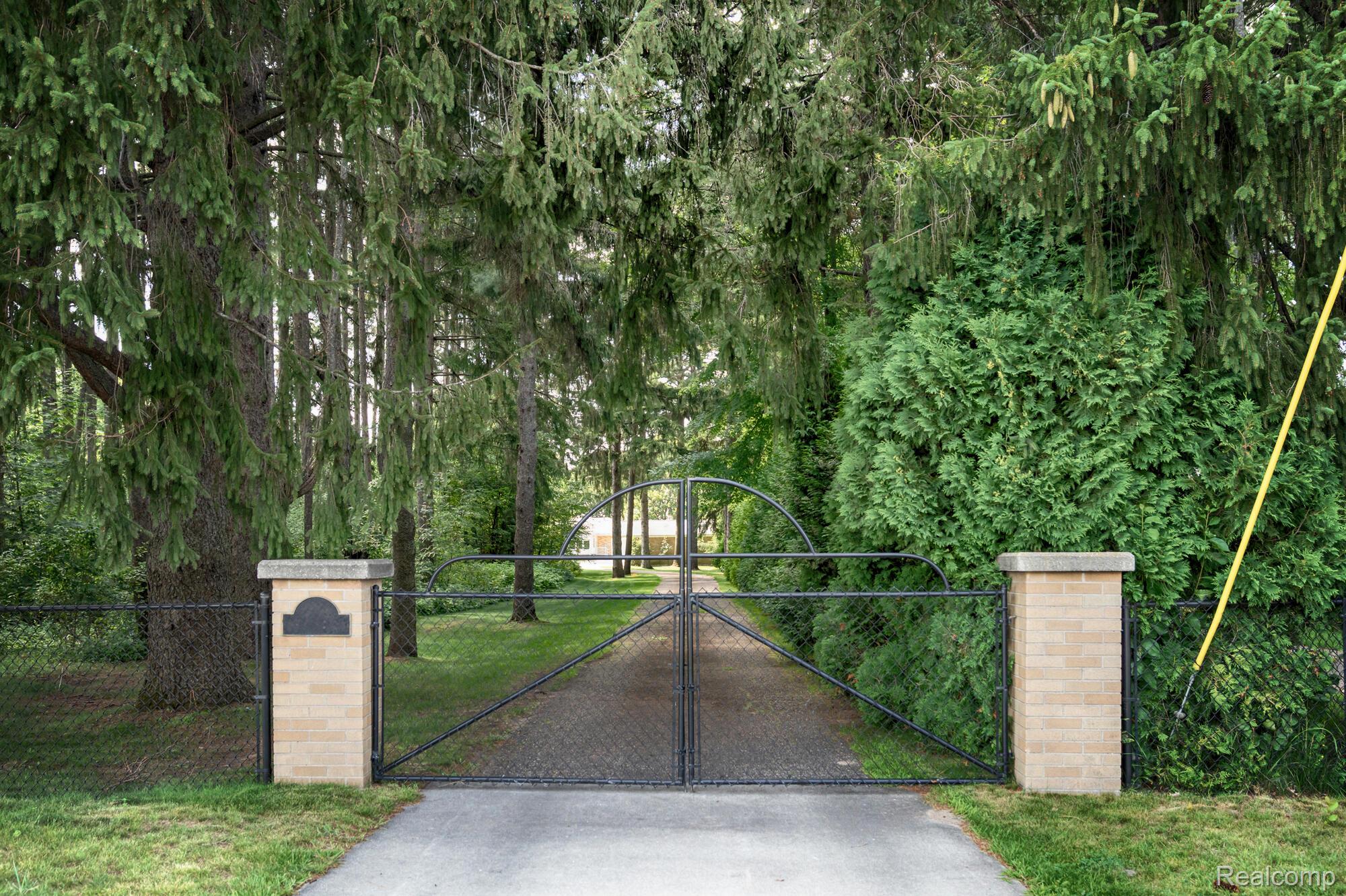 1486 S Lakeshore Drive