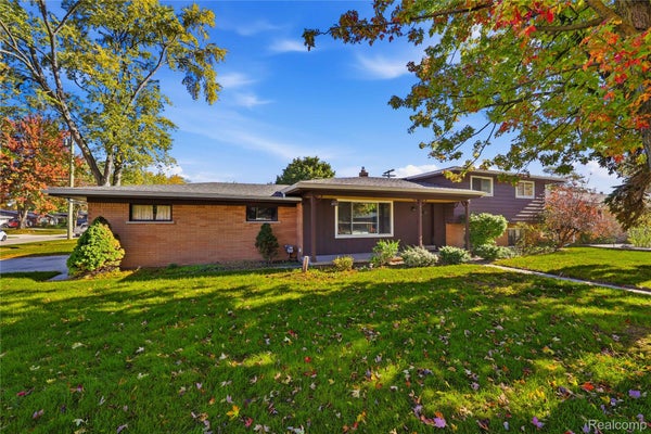 8639 CLINTON RIVER RD, STERLING HEIGHTS, MI 48314 - Image ddef239d3f1bb3d975d342d864bf76bb/2748852122