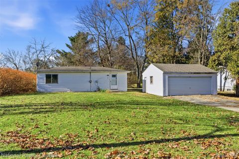 4860 Huston Drive Lake Orion Village MI 48359