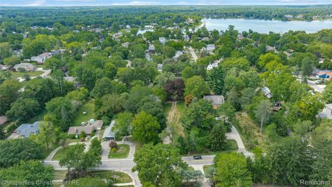 5620 Inkster Road West Bloomfield Charter Township MI 48323