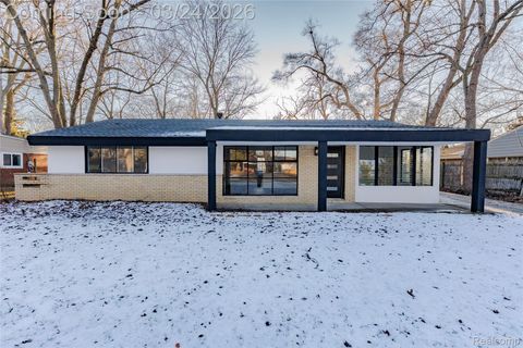 2483 Walce Drive West Bloomfield Charter Township MI 48324