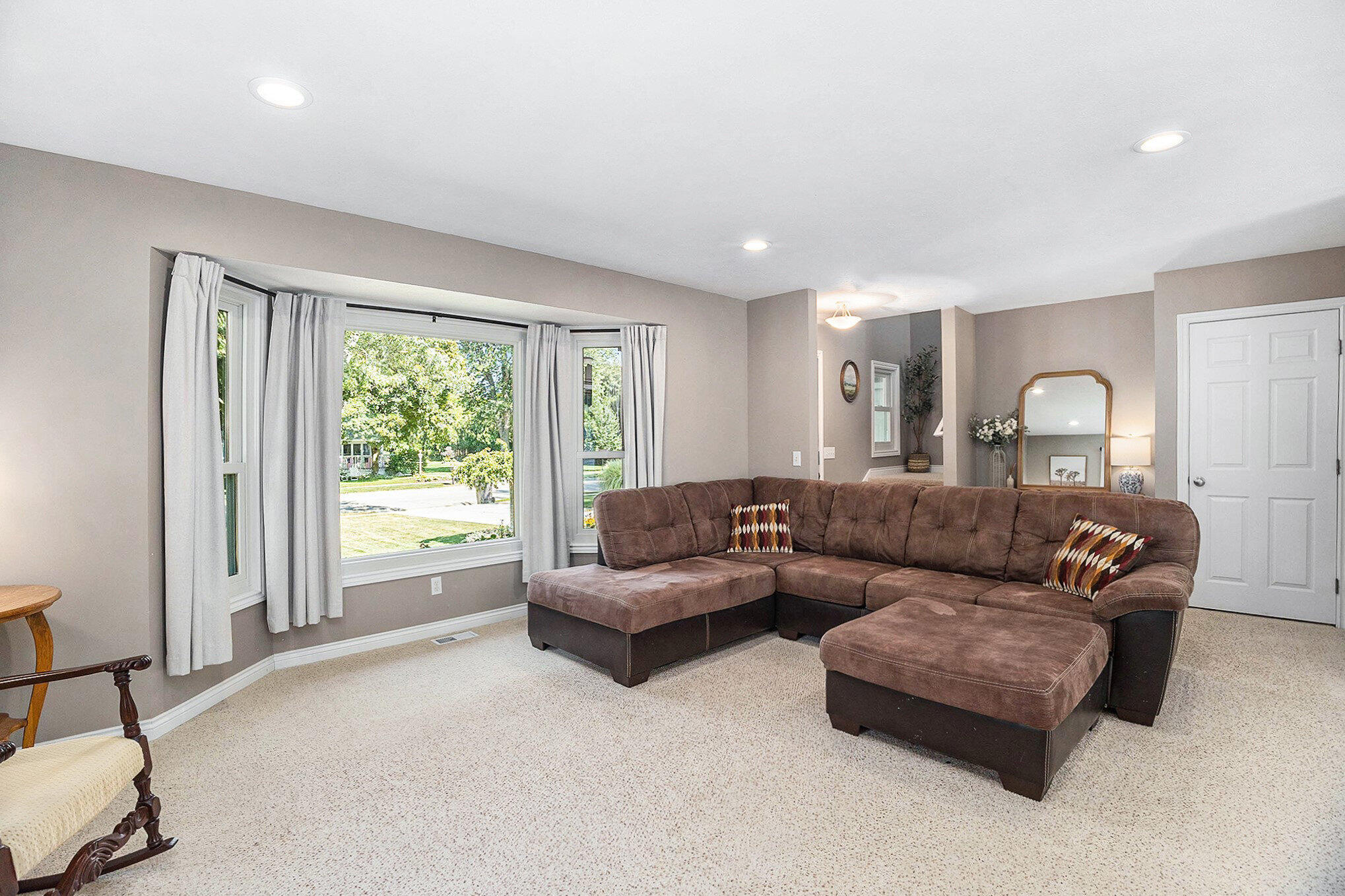 3560 Richmond Street NW