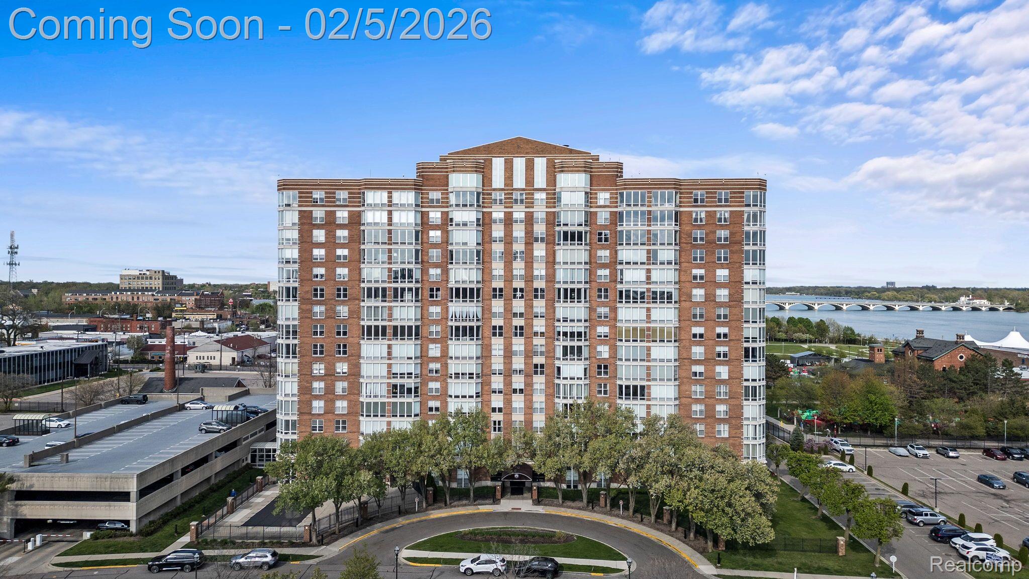 250 E HARBORTOWN Drive 1405