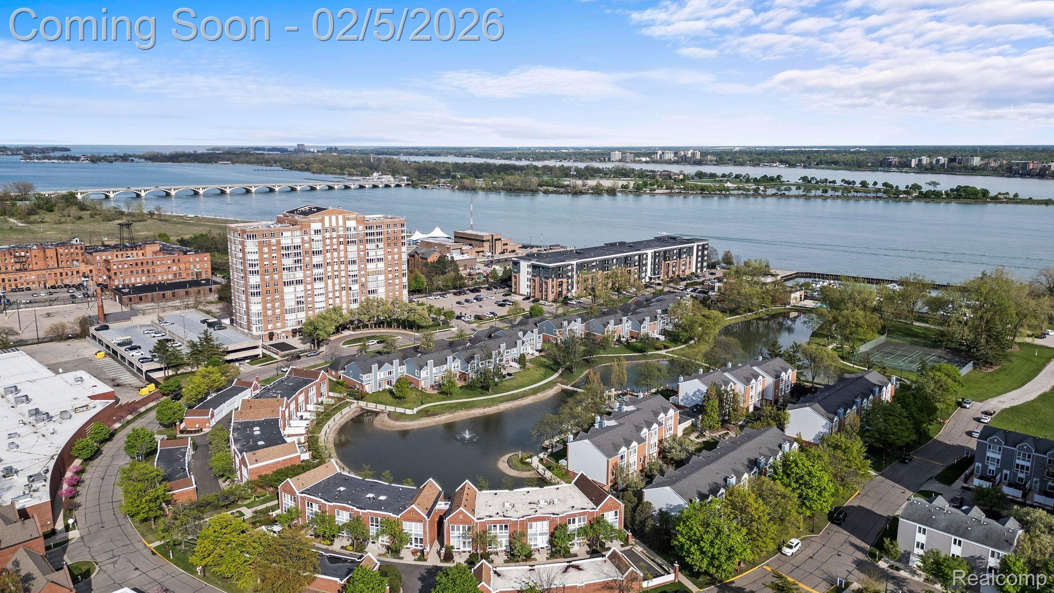 250 E HARBORTOWN Drive 1405