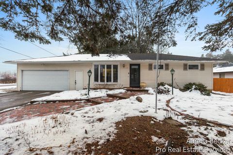 17 Sunset Hills Avenue NW Walker City MI 49534