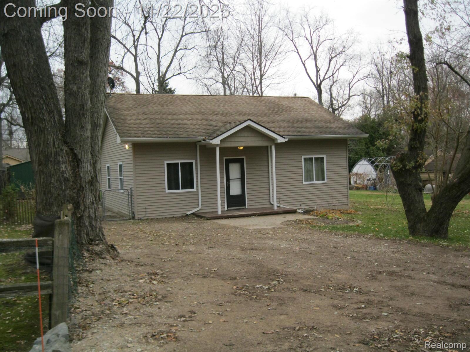 4916 Hillock Hillock