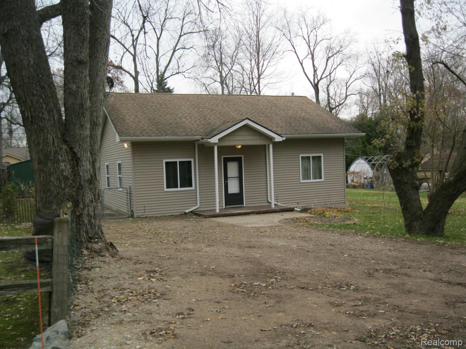 4916 Hillock Hillock