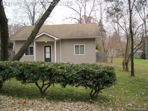 4916 Hillock Hillock Highland Charter Township MI 48356